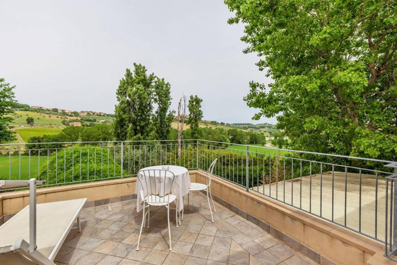 Grande Villa Storica Per Vacanze Con Giardino Privato E Piscina Ostra Екстер'єр фото