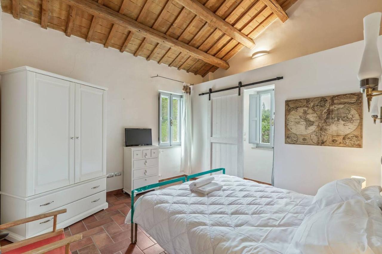 Grande Villa Storica Per Vacanze Con Giardino Privato E Piscina Ostra Екстер'єр фото