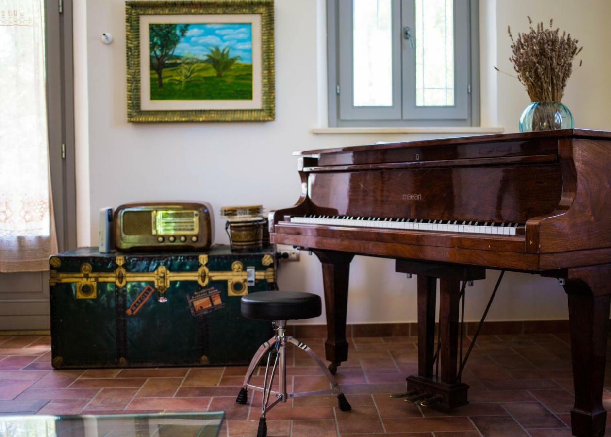 Grande Villa Storica Per Vacanze Con Giardino Privato E Piscina Ostra Екстер'єр фото